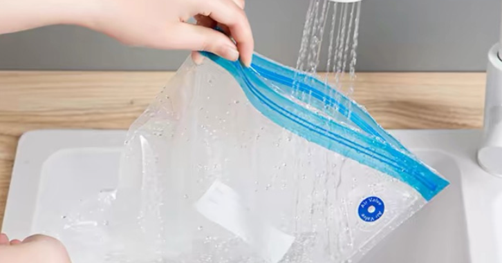 MINI SELLADOR AL VACÍO PORTÁTIL CON 10 BOLSAS REUTILIZABLES