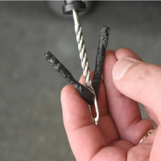 KIT REPARADOR DE PINCHAZOS PARA NEUMÁTICOS CARRO Y MOTO