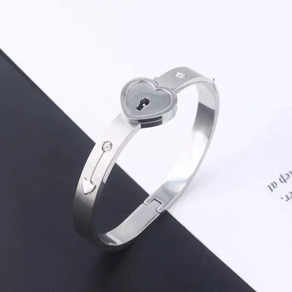 PULSERA LLAVE DEL CORAZÓN CON COLLAR TT
