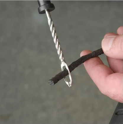 KIT REPARADOR DE PINCHAZOS PARA NEUMÁTICOS CARRO Y MOTO